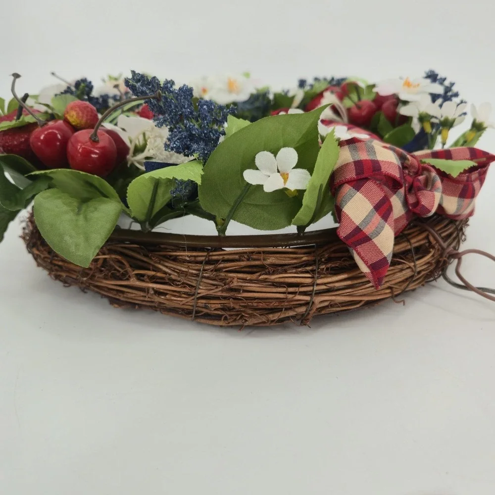 Vintage Avon 2002 Americana Style Wreath Patriotic Strawberry Floral Box July 4